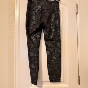 Lululemon Wunder Under High Rise 25” Shine Leggings Size 6 Black Metallic